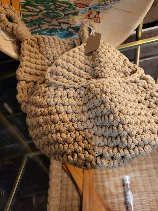 Pouch basket